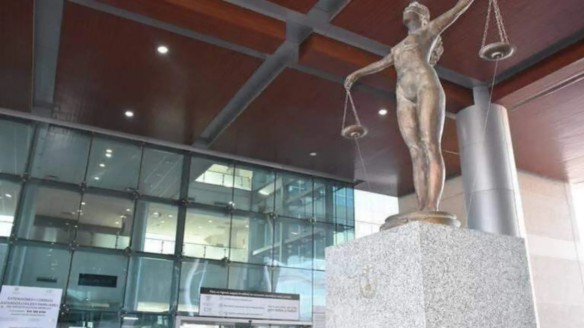 estatua justicia ciudad judicial